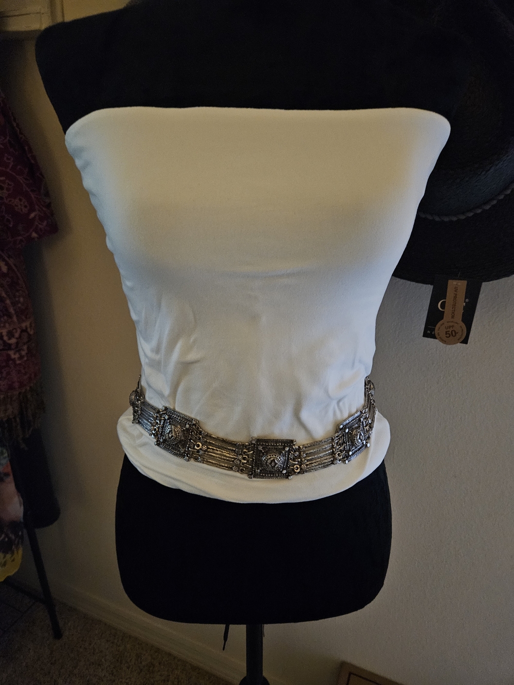 Vintage-Inspired Silver Statement Waist Belt - White Styling